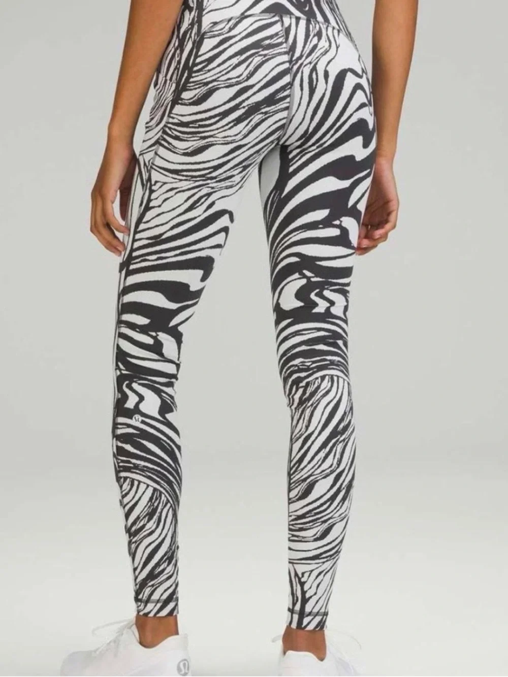 Lululemon Ankle Leggings High Rise Black White Abstract Size 4 Women NWOT - Picture 4 of 10